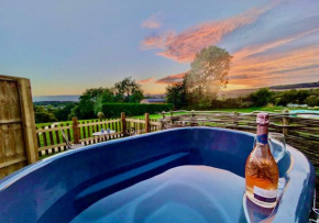 Hot Tub Hideaway, Unwind with Countryside Views